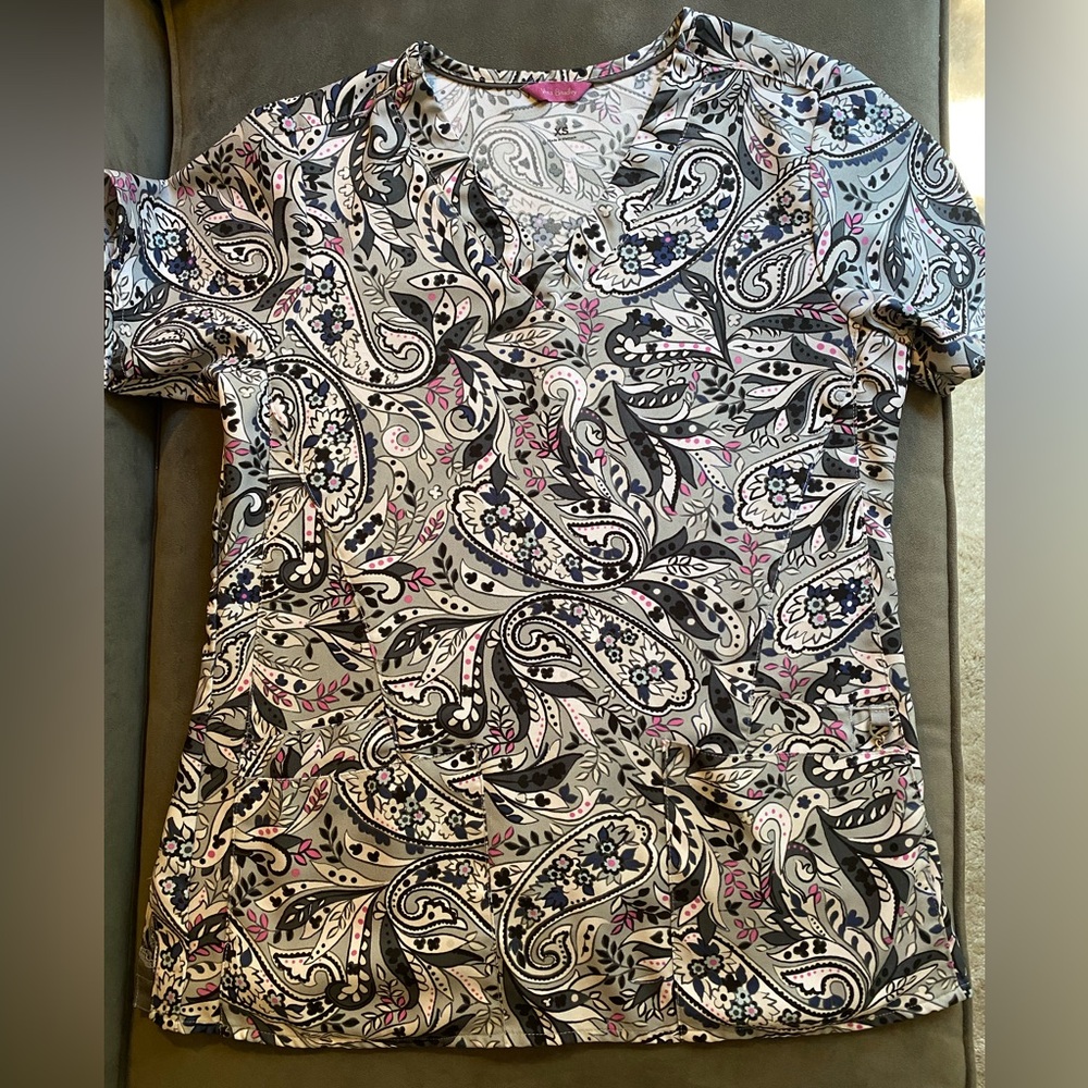 EUC Vera Bradley Halo Collection Women's V6417 Nettie V-Neck Print Scrub Top